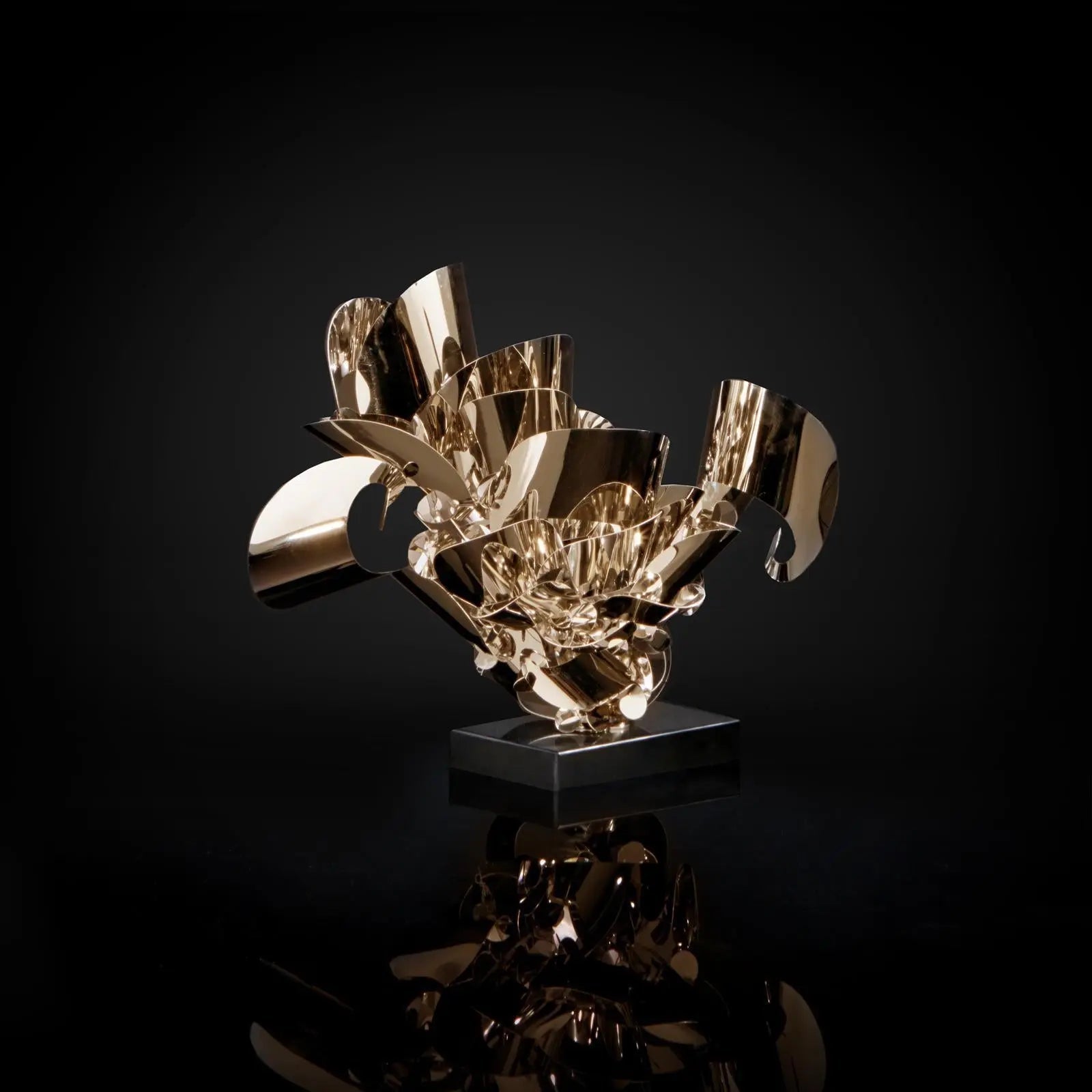 Blooming RG Stylish Sculpture