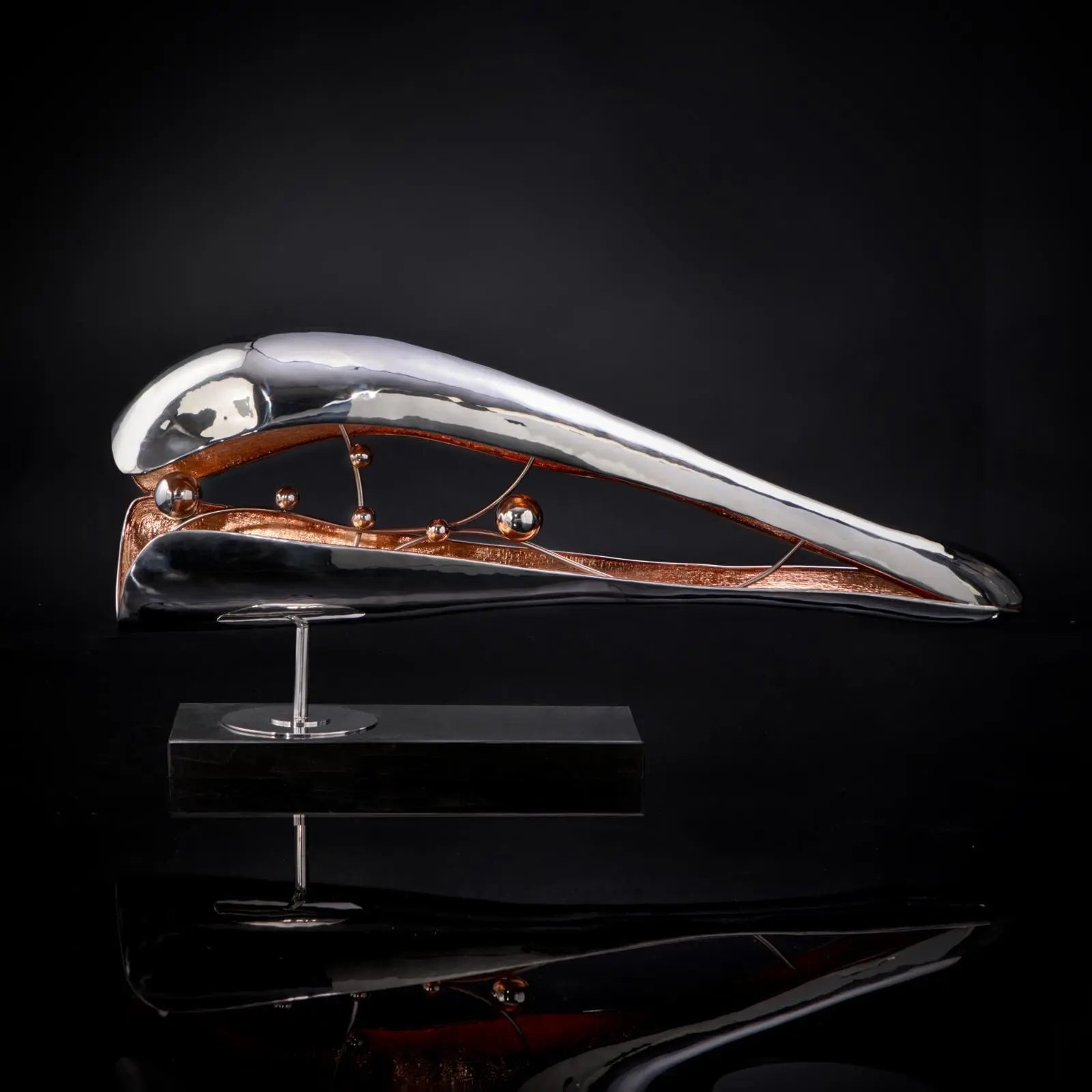 Kiss Modern Sculpture