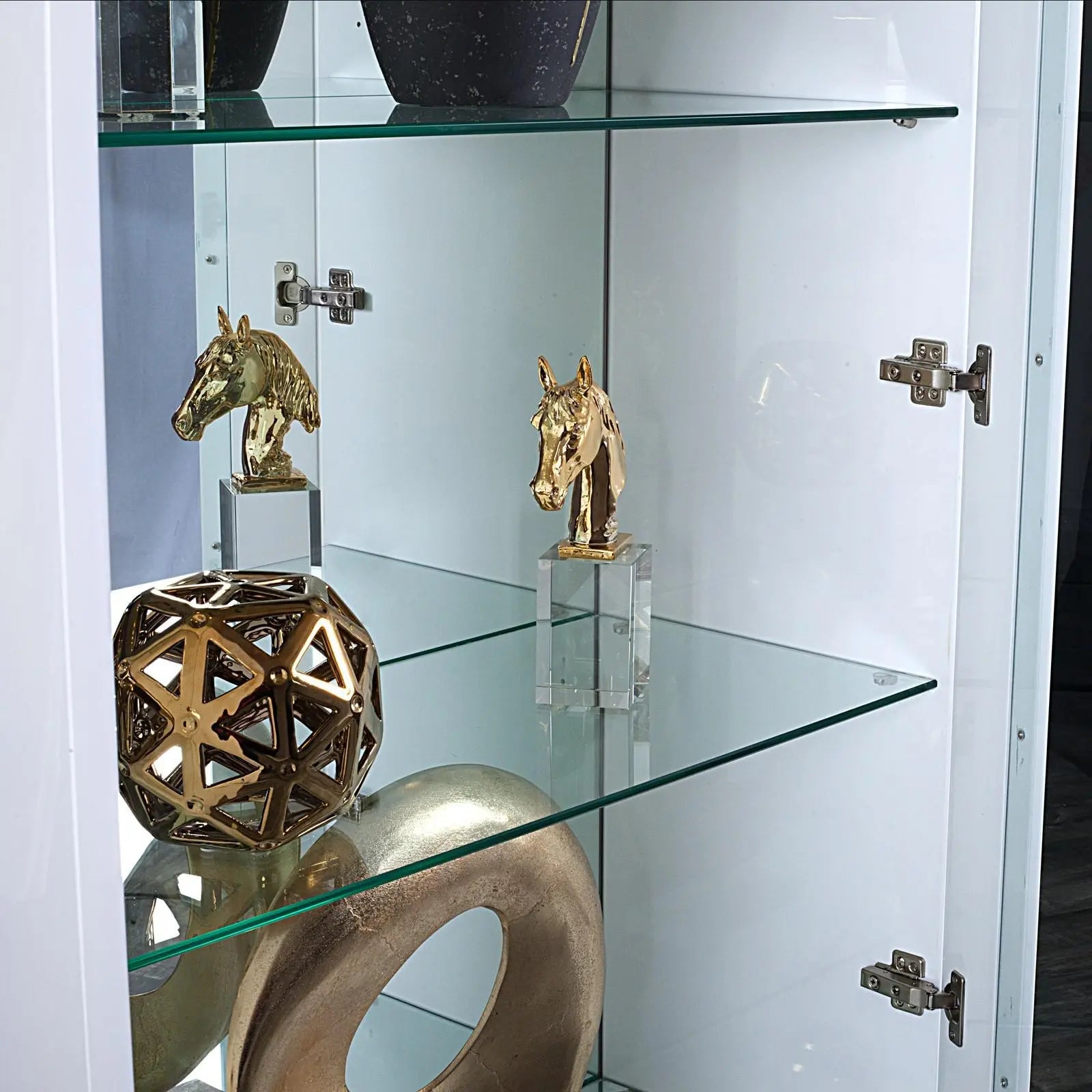 Lozano White Trendy Curio